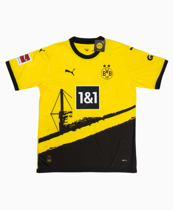 Imagen de la camiseta local del Borussia Dortmund para la temporada 2023-2024, vista frontal.