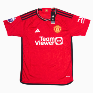 Imagen de la camiseta local del Manchester United para la temporada 2023-2024, vista frontal.