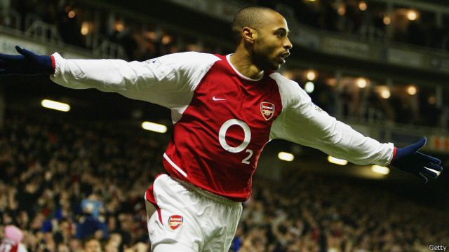 Thierry Henry jugador iconico de la la Premier League